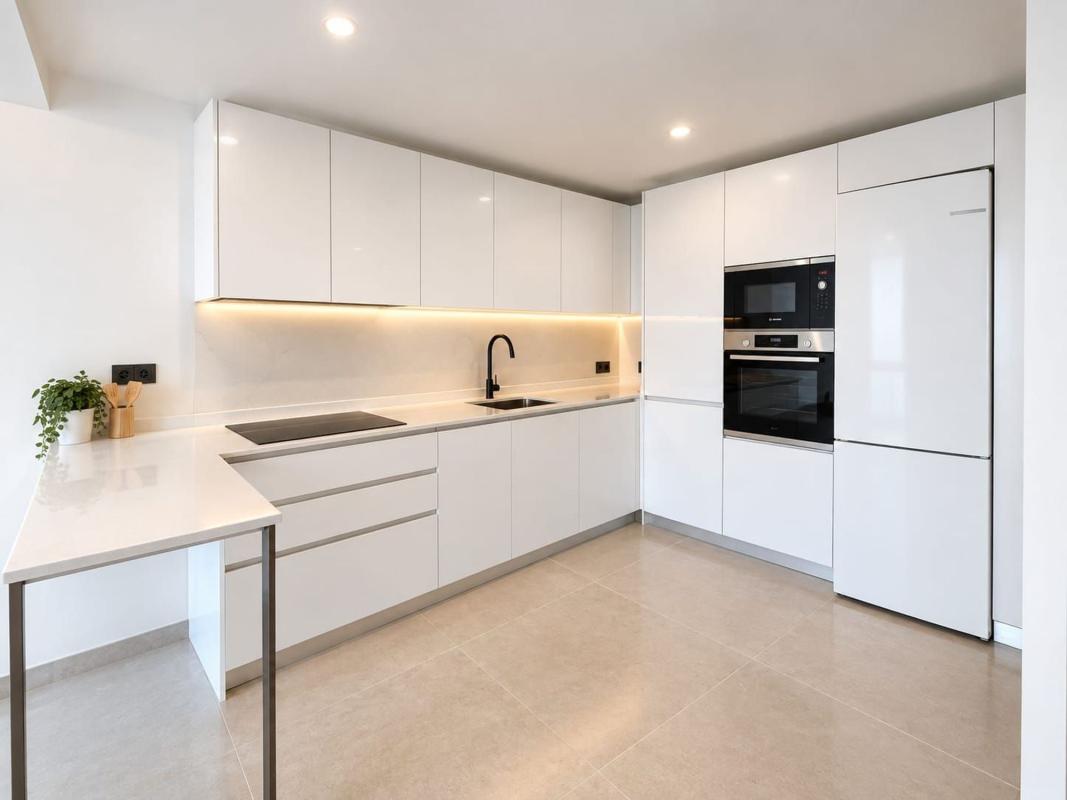 Venta de piso en Piso en Calle San Rafael, 2, Zona Puerto Deportivo, Fuengirola, Fuengirola
photo 2