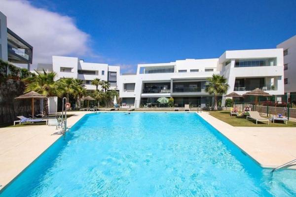 Venta de piso en Piso en Calle Lima, La Concha-Resina Golf, Estepona, Estepona
 photo 2