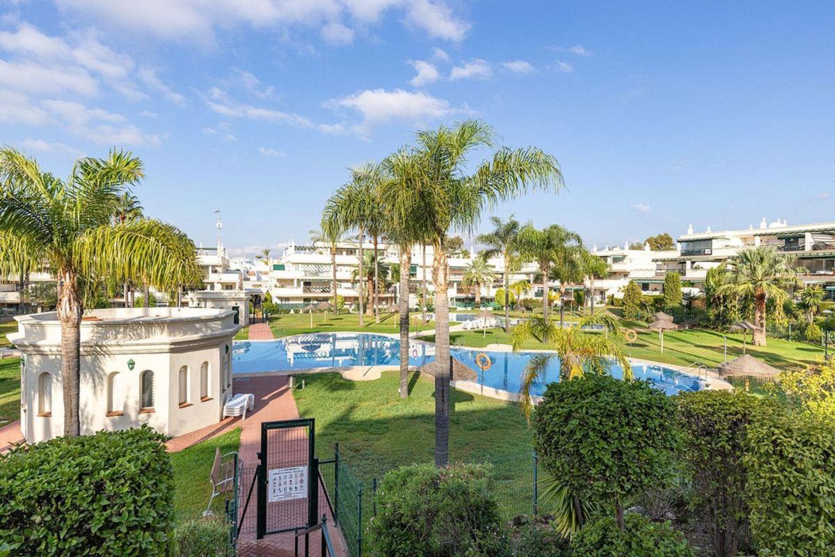 Sprzedaż mieszkania w Piso en Calle Río Tajo, 3, Rodeo Alto-Guadaiza-La Campana, Marbella, Marbella
photo 1