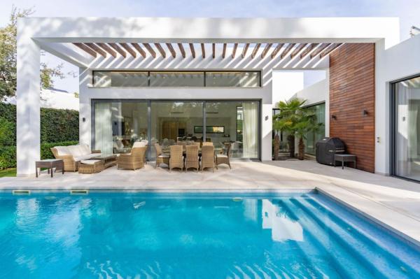 Casa o chalet independiente en Avenida Avenue Avenue Pernet s/n, Nueva Atalaya, Estepona photo 1