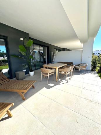 Venta de piso en Piso en Avenida Parque Selwo, La Concha-Resina Golf, Estepona, Estepona
 photo 2