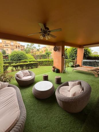 Venta de piso en Piso en Calle Pico Alcazaba, 3 Pm, Benatalaya, Estepona, Estepona
 photo 1