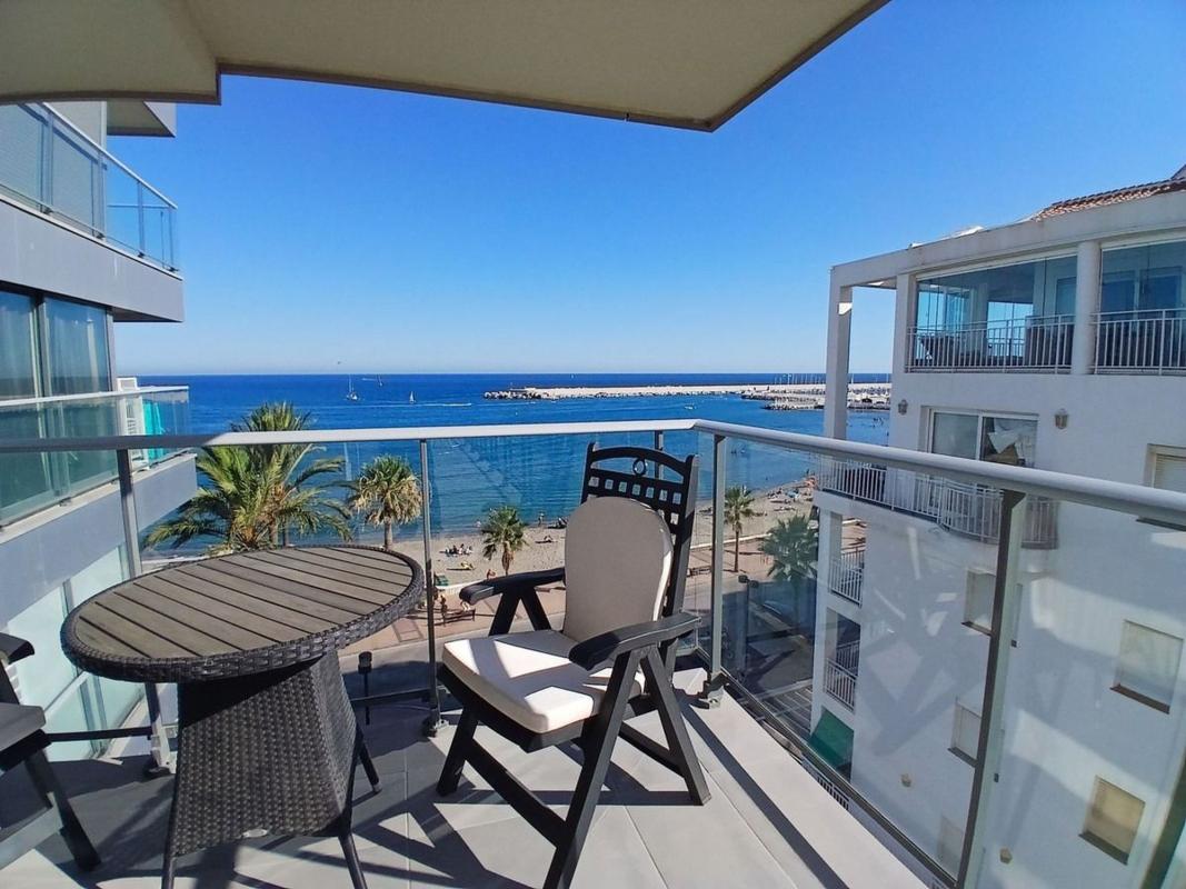 Venta de piso en Piso en Paseo Marítimo Rey de España, Zona Puerto Deportivo, Fuengirola, Fuengirola
photo 3