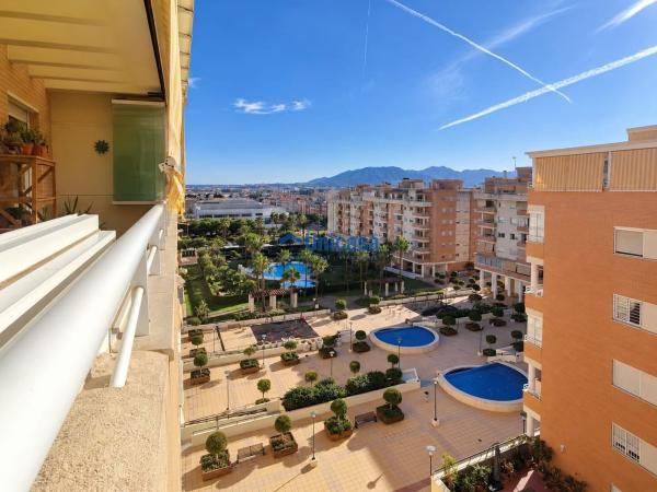 Venta de piso en Piso en Avenida del Editor Ángel Caffarena, El Consul - El Romeral, Málaga, Málaga
 photo 1