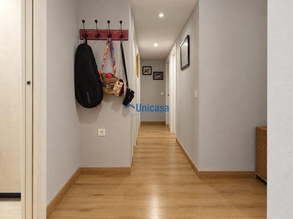 Venta de piso en Piso en Avenida del Editor Ángel Caffarena, El Consul - El Romeral, Málaga, Málaga
 photo 2