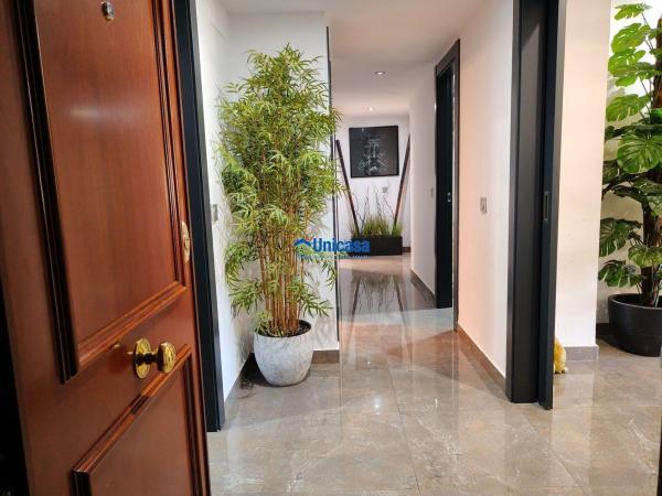 Venta de piso en Piso en Calle Mercedes Llopart, El Consul - El Romeral, Málaga, Málaga
 photo 2