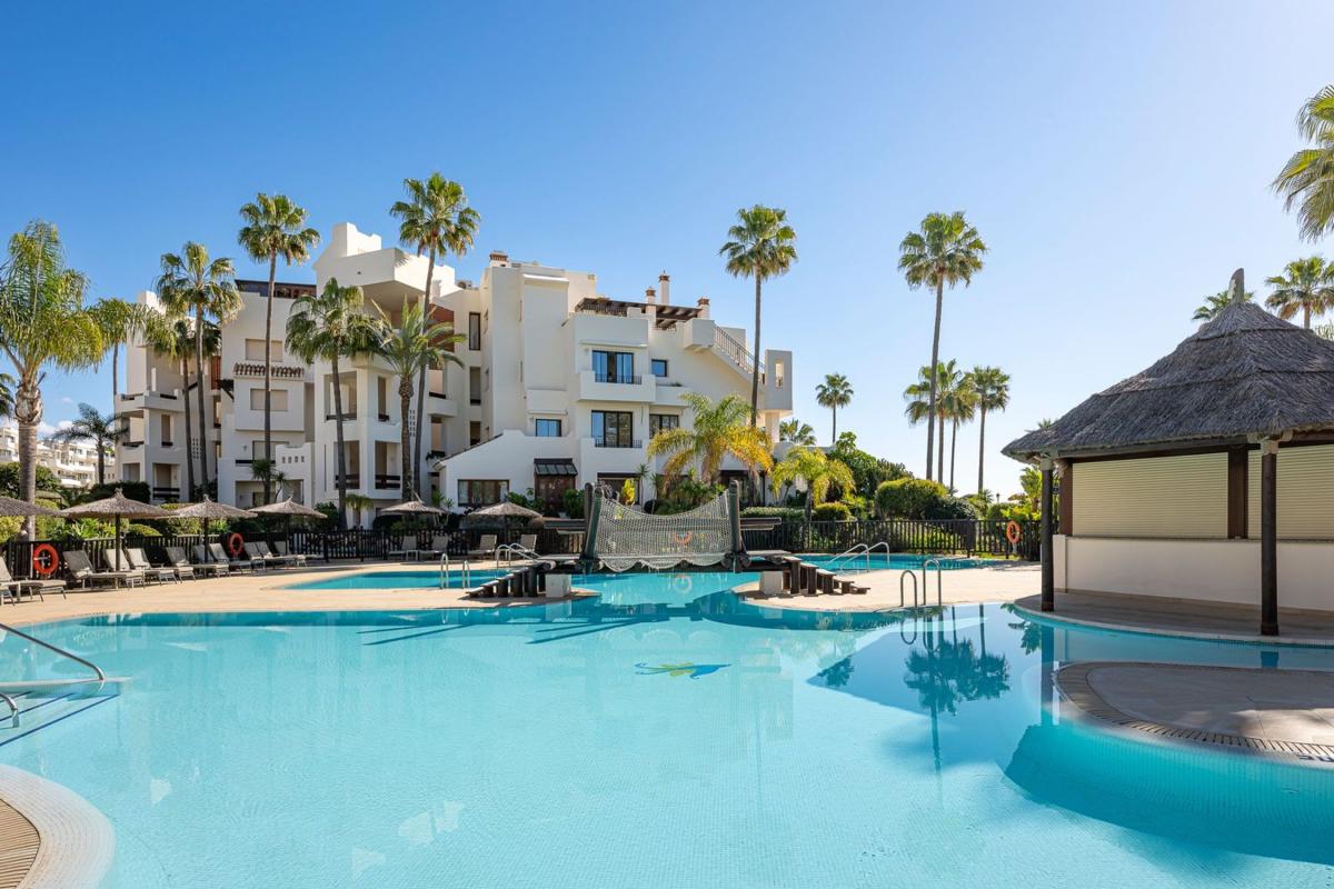 Venta de piso en Piso en Uen.C5 Rio Velerin, 7, El Velerín, Estepona, Estepona
 photo 2