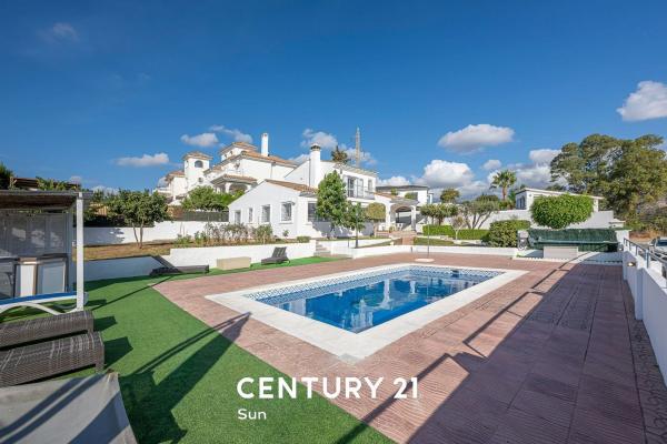 Casa o chalet independiente en Calle Sierra Morena, Las Lomas, Estepona photo 1