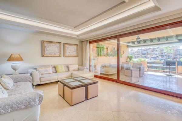 Venta de piso en Piso en Mare Nostrum, Punta Plata, Estepona, Estepona
 photo 4