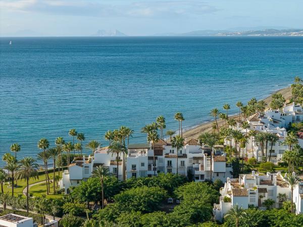 Venta de piso en Piso en Alcazaba Beach s/n, Punta Plata, Estepona, Estepona
 photo 1