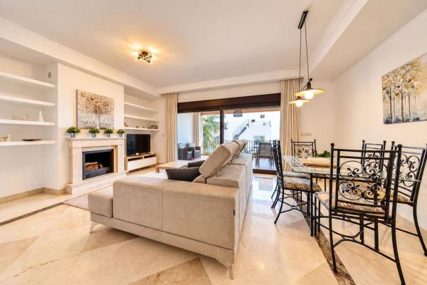 Chalet adosado en Urbanizacion Santa Maria, Valle Romano Golf, Estepona thumbnail 2