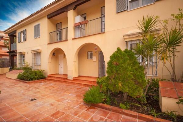 Chalet adosado en Calle Ana de Austria, Puerto Banús, Marbella photo 2