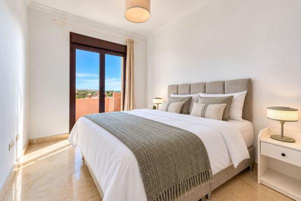 Chalet adosado en Urbanizacion Santa Maria, Valle Romano Golf, Estepona thumbnail 2