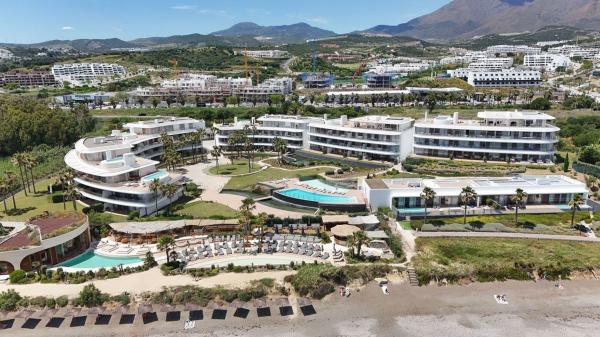 Venta de piso en Piso en Calle Costa Tropicana, Guadalobón, Estepona, Estepona
 photo 1