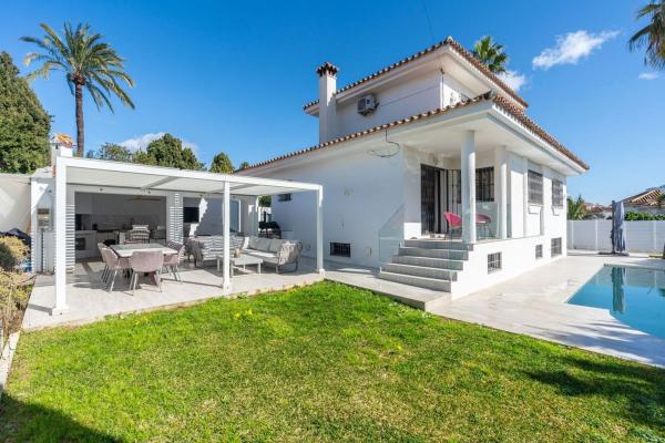 Casa o chalet independiente en Calle Benahavís, Paraiso-Barronal, Estepona photo 1