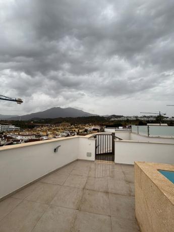 Аттик на продажу в  Ático en Zona Calvario, Estepona, Эстепона photo 3