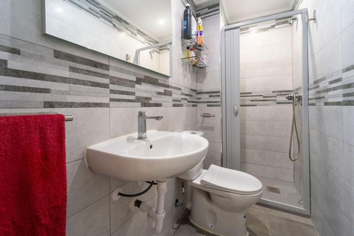Venta de piso en Piso en Calle Martínez Catena, 7, Zona Puerto Deportivo, Fuengirola, Fuengirola
photo 3