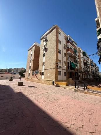 Venta de piso en Piso en Calle Poeta Ximénez Molina, La Florida - Parque norte, Málaga, Málaga
photo 1