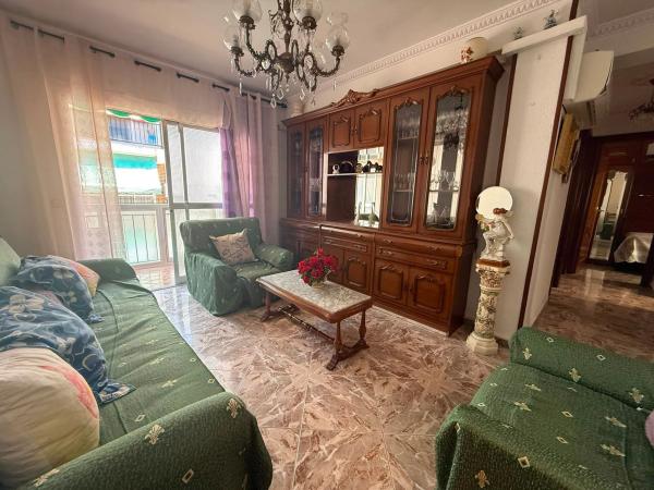Venta de piso en Piso en Calle Poeta Ximénez Molina, La Florida - Parque norte, Málaga, Málaga
thumbnail 3