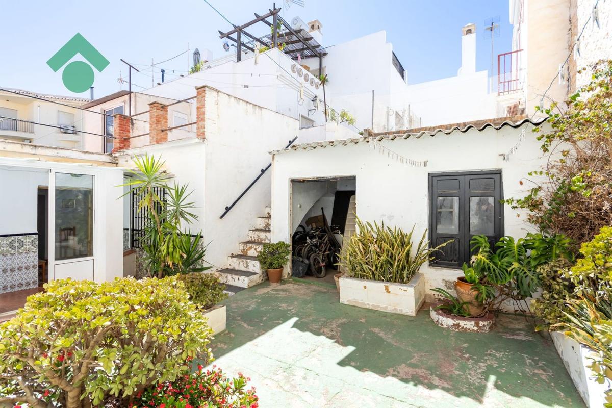 Properties for sale and rent in Spain photo 4