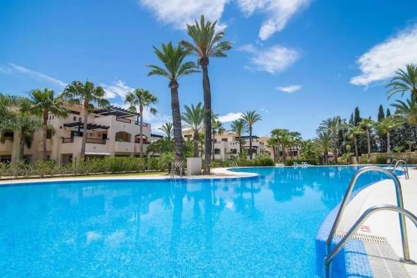 Venta de piso en Piso en La Medina de Banus, 18 CalledelasAdelfas, Nueva Andalucía, Marbella, Marbella
photo 1