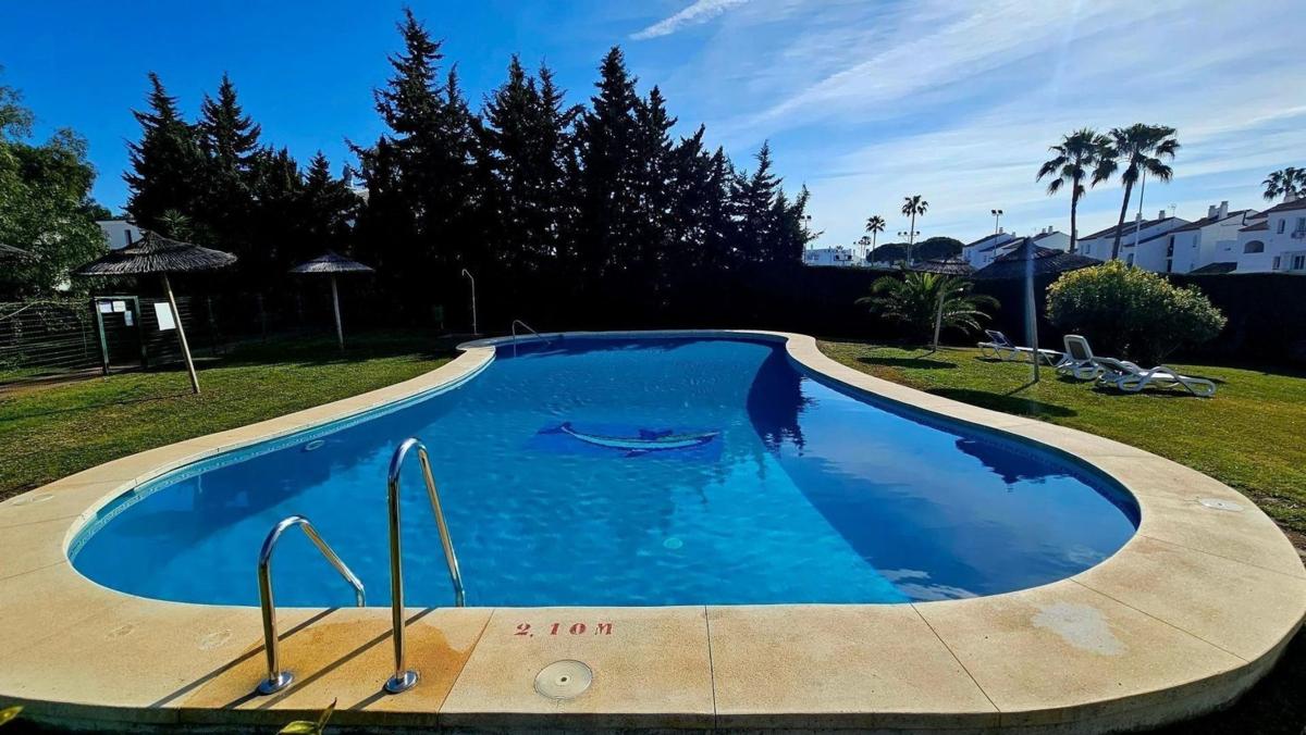 Venta de piso en Piso en Urbanizacion Patio Los Naranjos, Paraiso-Barronal, Estepona, Estepona
 photo 3