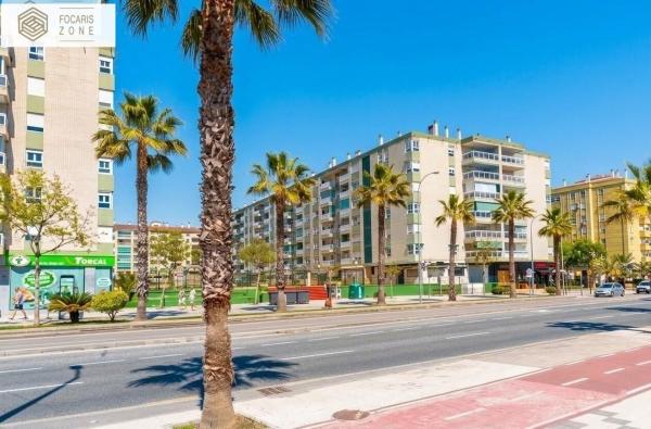 Venta de piso en Piso en Calle Tomás Echeverría, Huelin, Málaga, Málaga
thumbnail 2