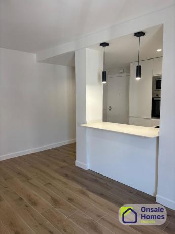 Venta de piso en Piso en Avenida Ramón y Cajal, Playa Bajadilla-Puertos, Marbella, Marbella
thumbnail 3