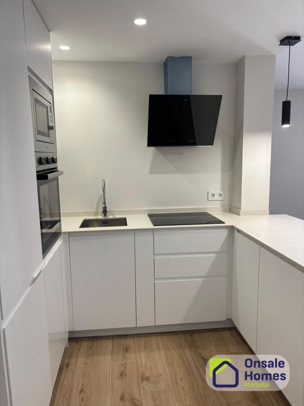 Venta de piso en Piso en Avenida Ramón y Cajal, Playa Bajadilla-Puertos, Marbella, Marbella
 photo 5