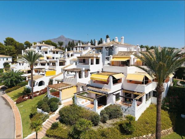 Venta de piso en Piso en Nueva Andalucía, Marbella, Marbella
photo 1
