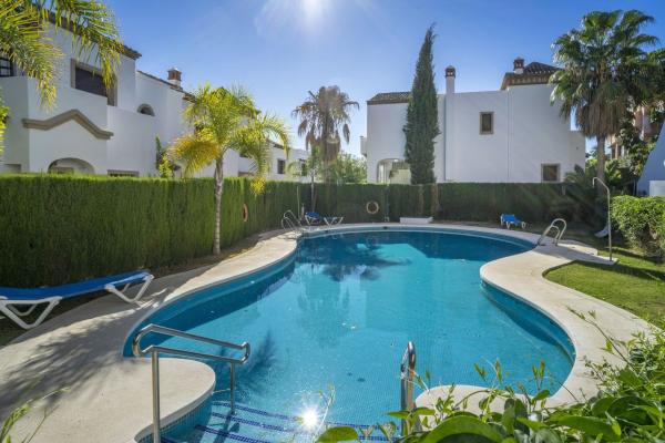 Chalet adosado en Valle Romano Golf, Estepona photo 1