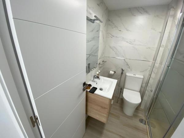Venta de piso en Piso en Avenida del Doctor Marañón, 37, Martiricos - La Roca, Málaga, Málaga
thumbnail 2