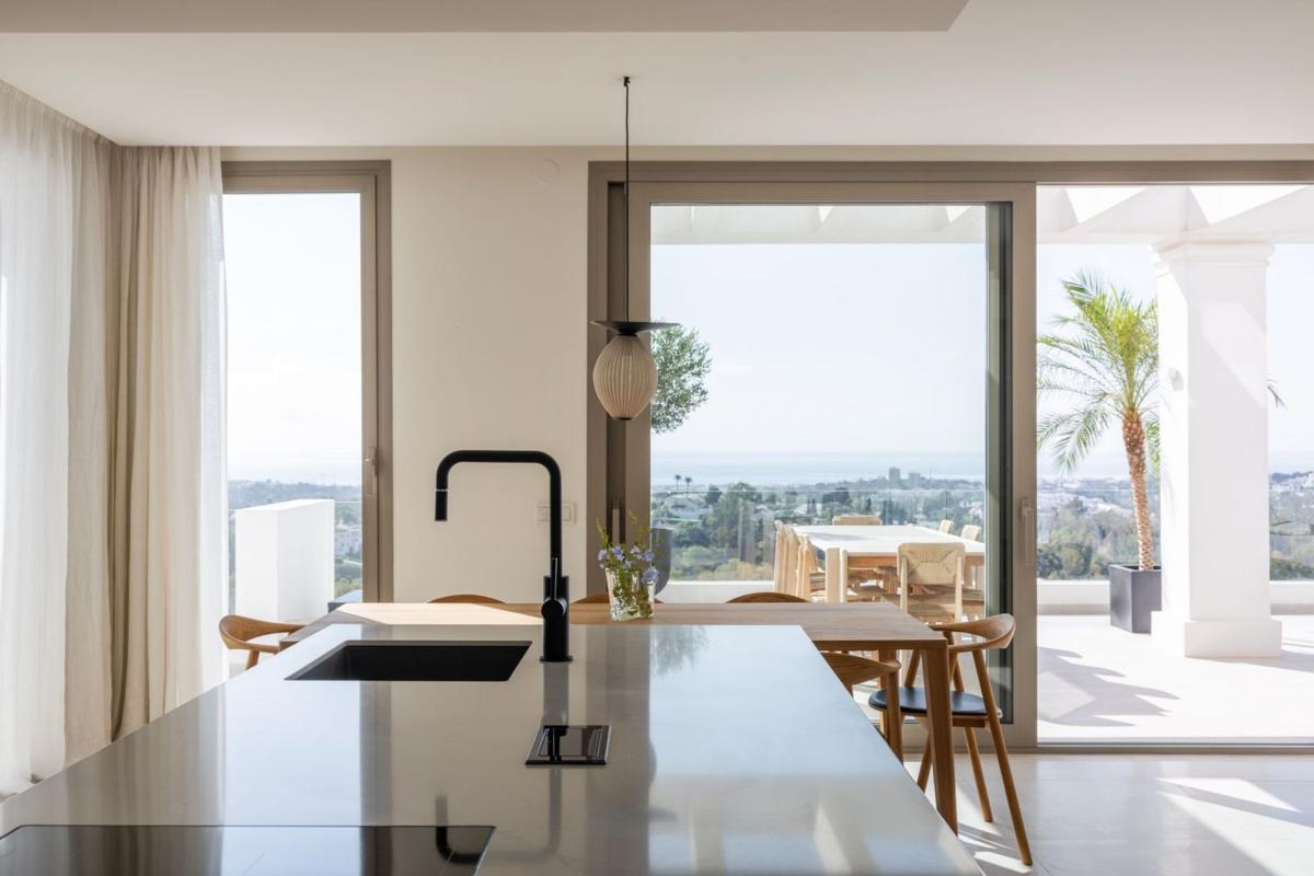Продажа дуплекса на Dúplex en Urbanizacion Nueva Andalucia 1l, Los Naranjos, Marbella, Марбелла photo 3