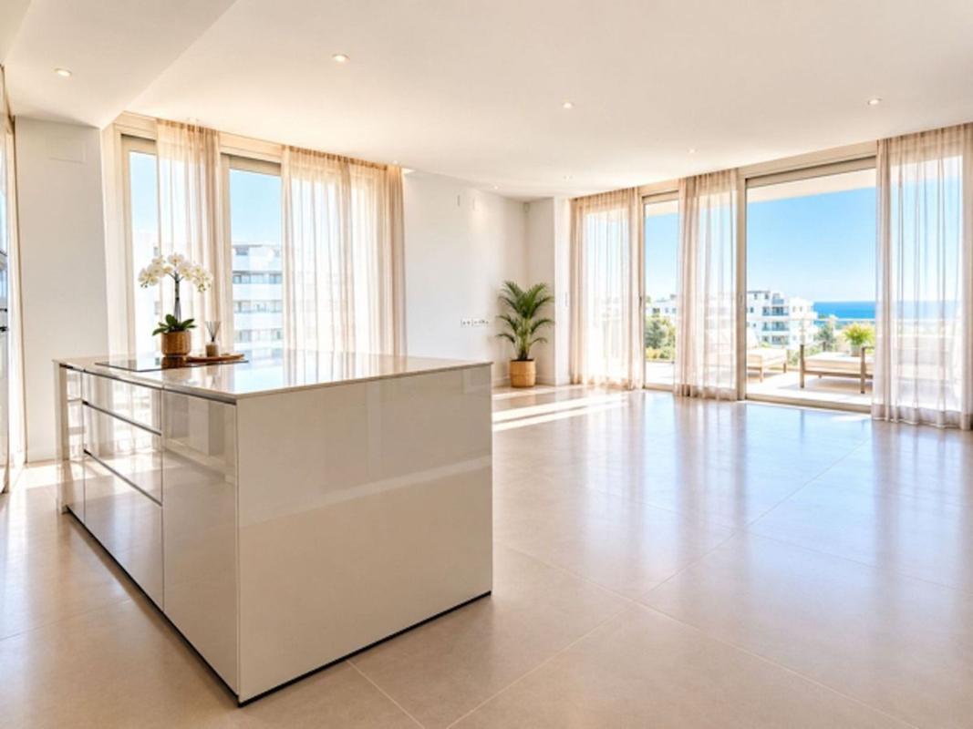 Sale of apartment in Piso en Calle Almendro del Higuerón, 16, El Higuerón - Capellanía, Benalmádena, Benalmádena
photo 2