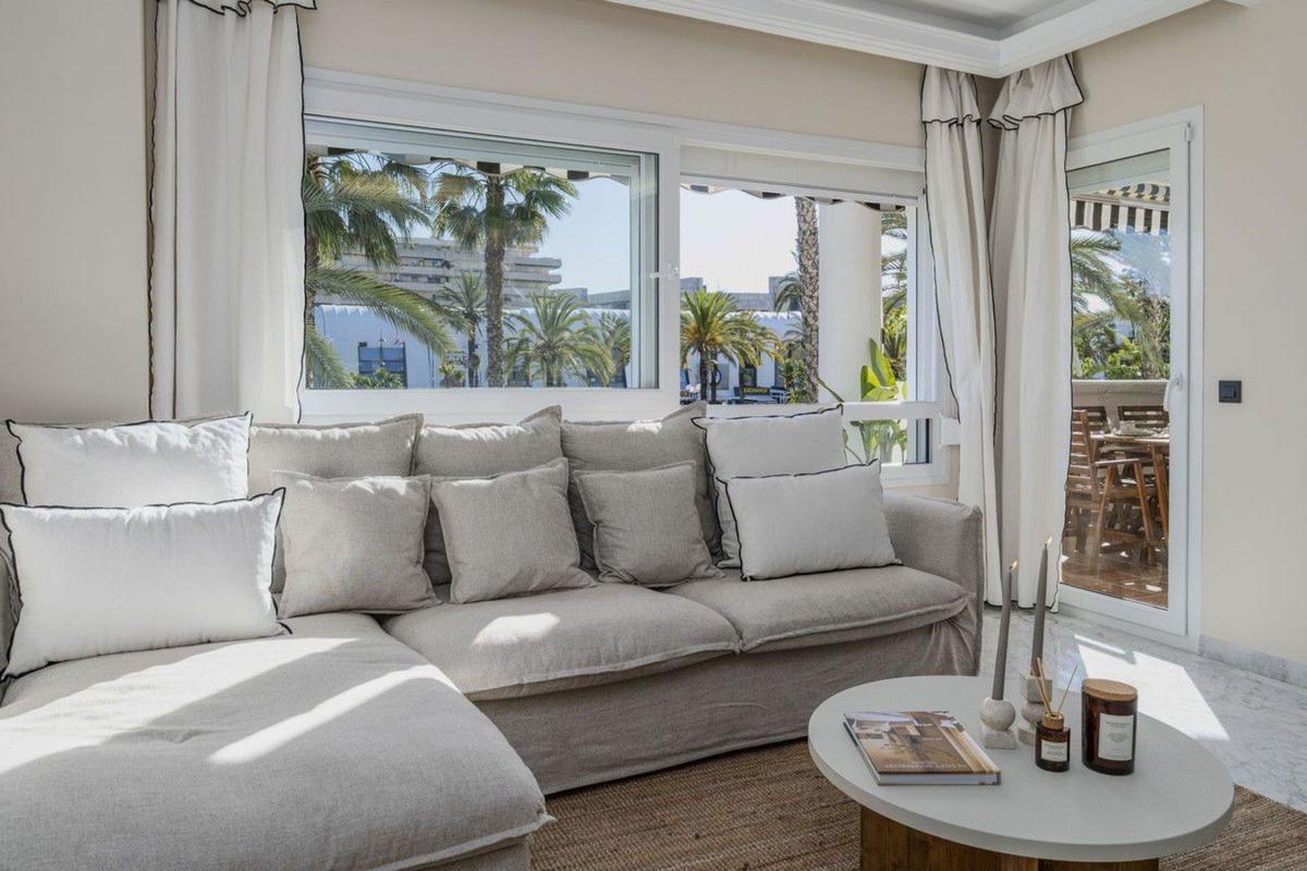 Sale of apartment in Piso en Urbanización n Andal Marina, Puerto Banús, Marbella, Marbella
photo 2