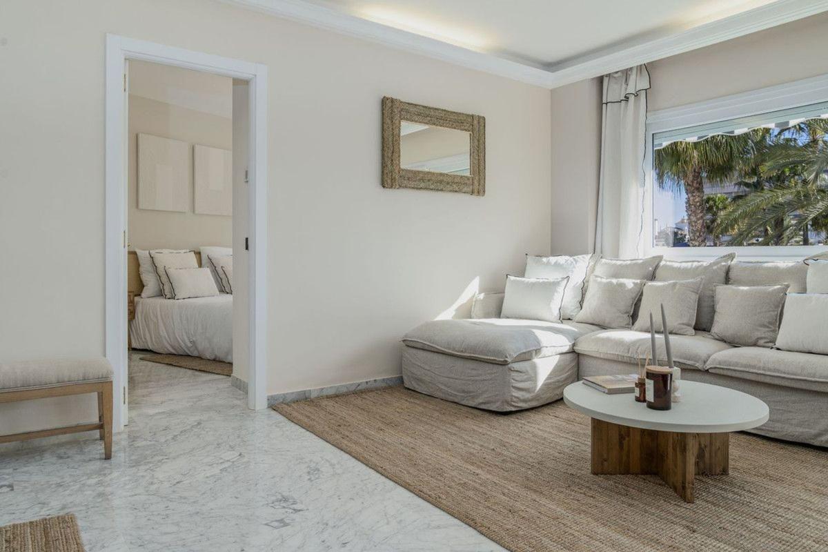 Sale of apartment in Piso en Urbanización n Andal Marina, Puerto Banús, Marbella, Marbella
photo 3