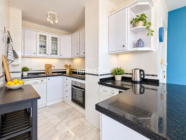 Venta de piso en Piso en Puerto de Cabopino, 3, Cabopino - Artola, Marbella, Marbella
thumbnail 3