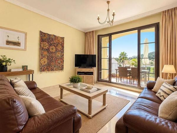 Venta de piso en Piso en Calle La Torre, 1, Los Arqueros-Puerto del Almendro, Benahavís, Benahavís
photo 1