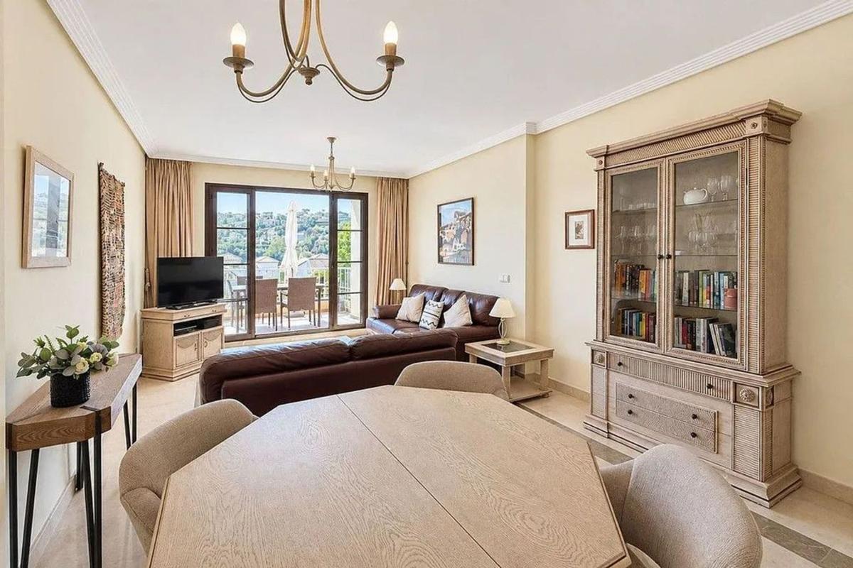 Venta de piso en Piso en Calle La Torre, 1, Los Arqueros-Puerto del Almendro, Benahavís, Benahavís
photo 2
