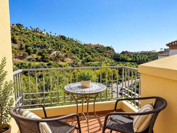Venta de piso en Piso en Calle La Torre, 1, Los Arqueros-Puerto del Almendro, Benahavís, Benahavís
thumbnail 3