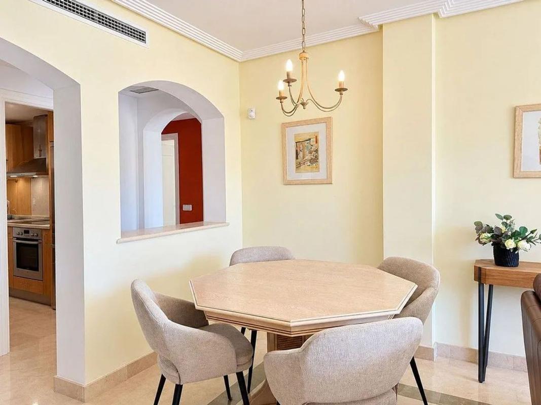 Venta de piso en Piso en Calle La Torre, 1, Los Arqueros-Puerto del Almendro, Benahavís, Benahavís
photo 5