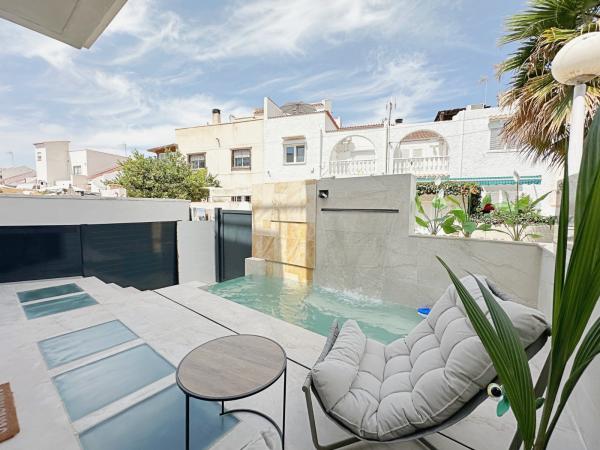 Четырехквартирный дом на продажу на Chalet adosado en Calle Luxemburgo, Nueva Torrevieja, Torrevieja , Торревьеха photo 1