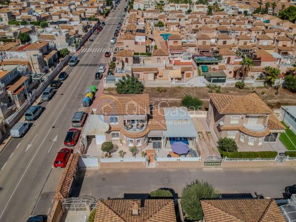 Casa o chalet independiente en Calle la Sagra, 7, Los Balcones - Los Altos del Edén, Torrevieja thumbnail 2