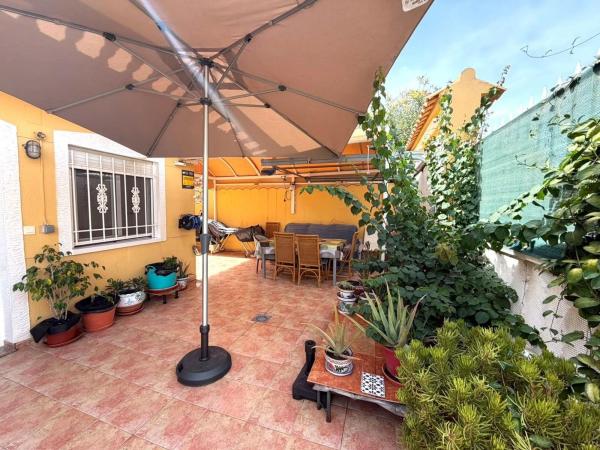 Casa o chalet independiente en Avenida de Inglaterra, Los Europeos, Torrevieja photo 1