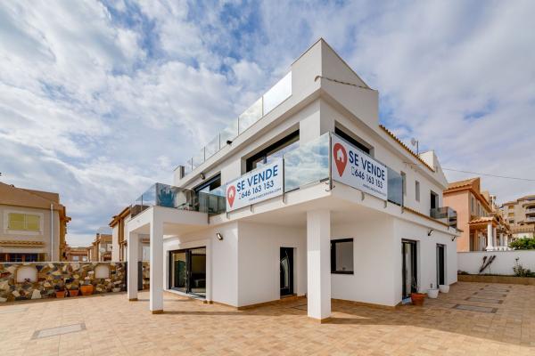 Casa o chalet independiente en Paseo Navarra, 7, Miramar - Torre del Moro, Torrevieja photo 2