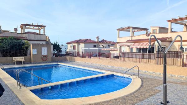 Chalet pareado en Calle Alfredo Kraus, San Fulgencio thumbnail 3