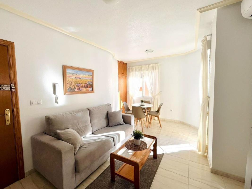 Sale of apartment in Piso en Finlandia, 45, Playa de los Locos, Torrevieja, Torrevieja
 photo 2