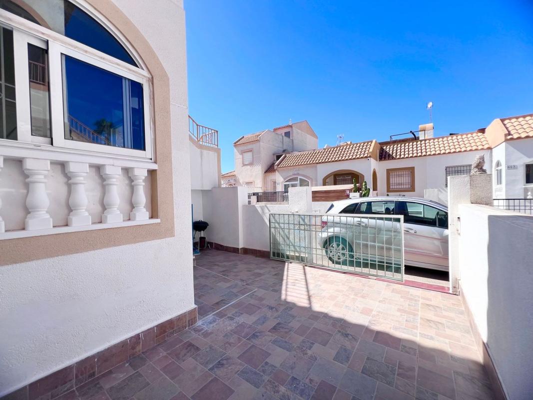 Venta de piso en Piso en Calle Manuel Balaguer Lopez, La Siesta - El Salado - Torreta, Torrevieja, Torrevieja
photo 3