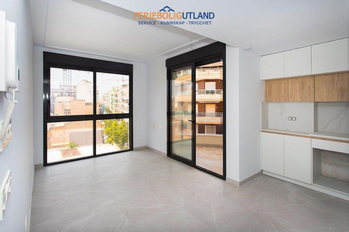 Venta de piso en Piso en Calle Ramón Gallud s/n, Las Piscinas Naturales, Torrevieja, Torrevieja
 photo 4