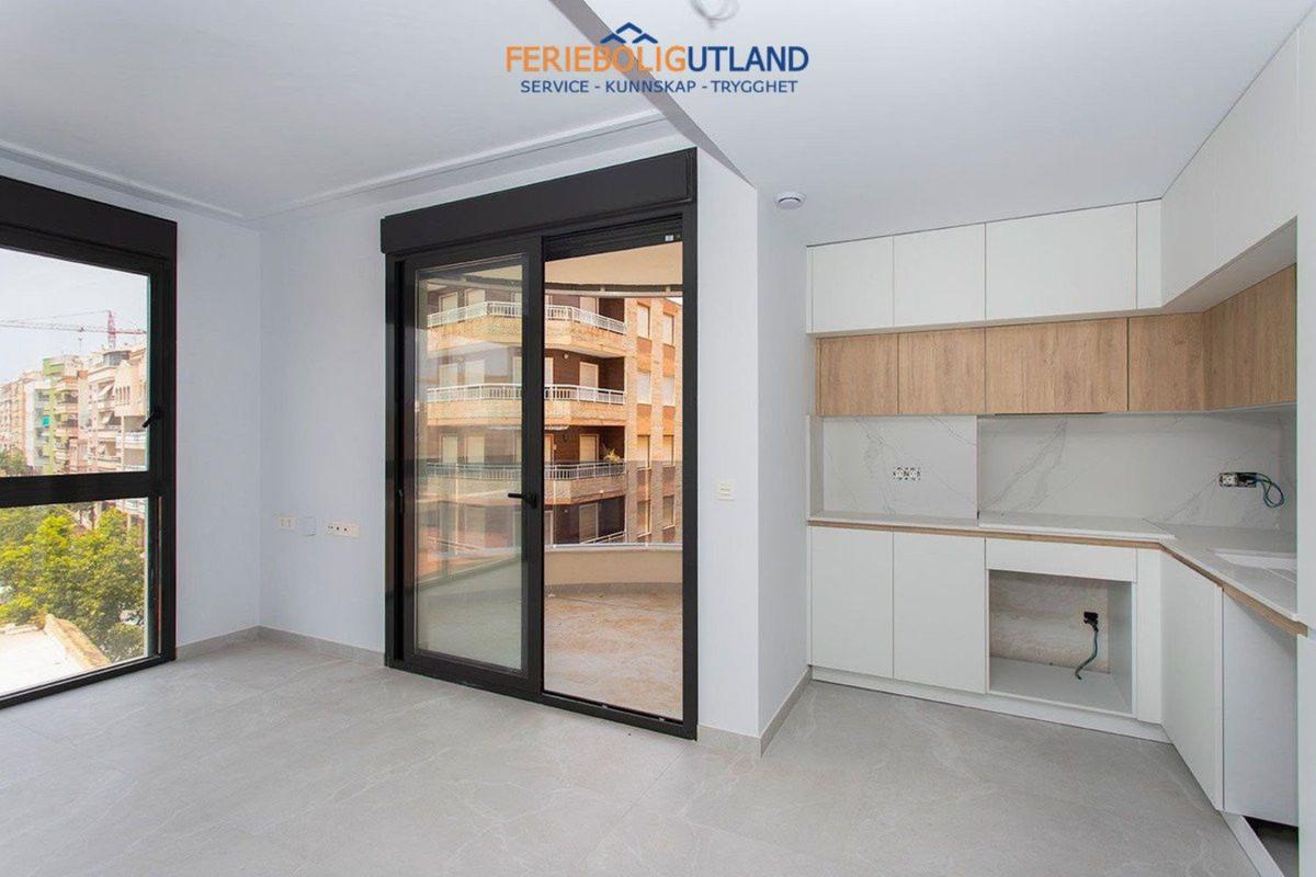 Venta de piso en Piso en Calle Ramón Gallud s/n, Las Piscinas Naturales, Torrevieja, Torrevieja
 photo 5